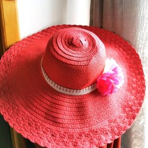 Big floppy hat! New
